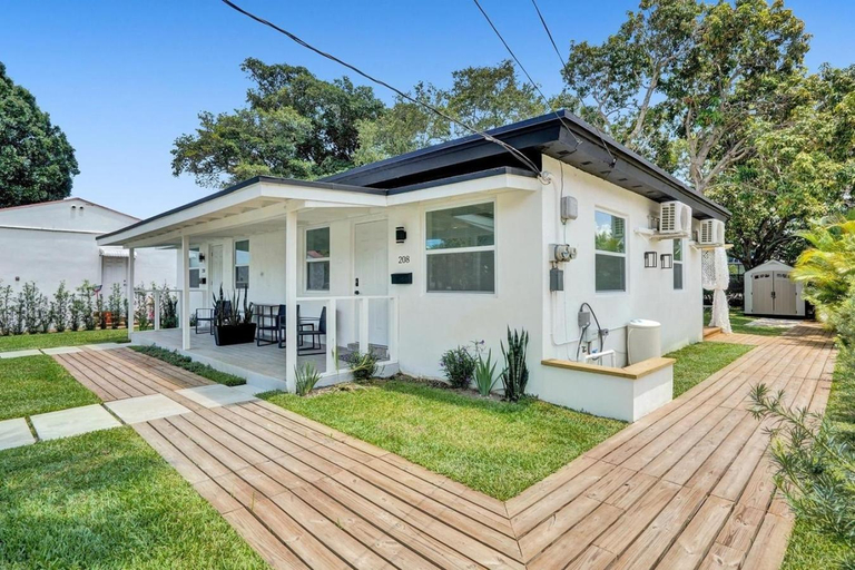 Exterior & Views, Modern Hallandale Apt w/ Backyard Near Beach, Broward