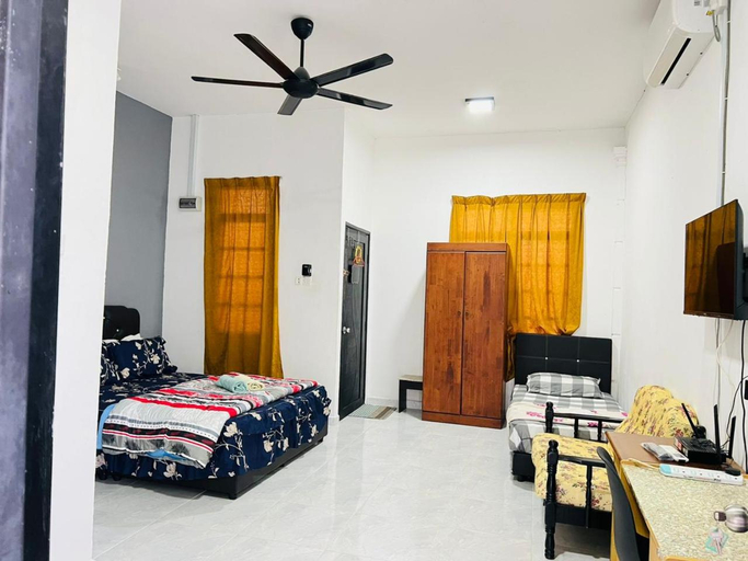 Bedroom 5, Nana OWL Homestay A & B Roomstay C & D, Kemaman