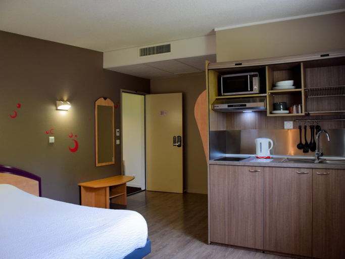 Bedroom 2, B&B HOTEL Aurillac Le Lioran, Cantal