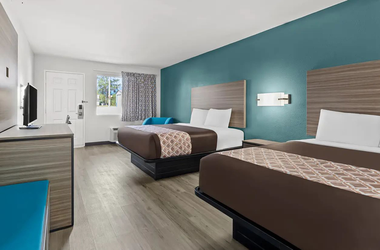 Bedroom 3, Rodeway Inn, Grady