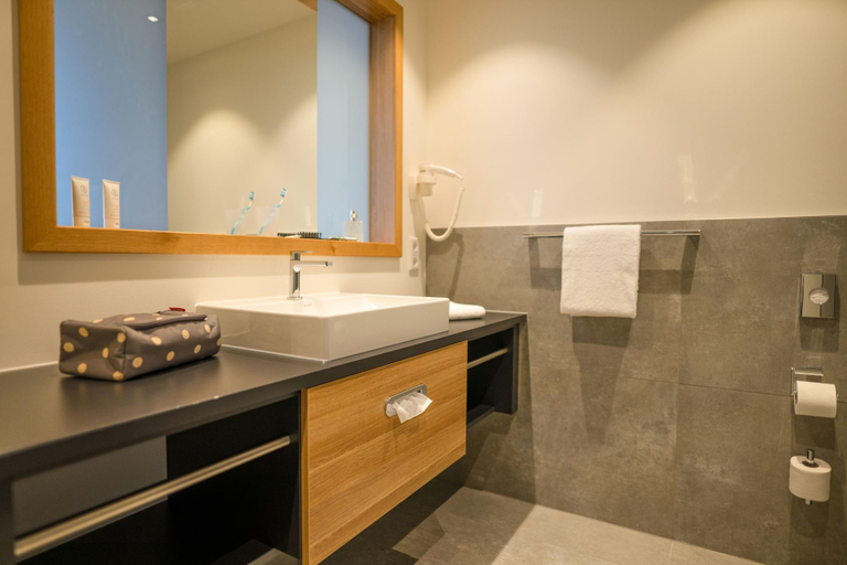 Bathroom 5, N+S City Hotel Neumarkt, Neumarkt in der Oberpfalz