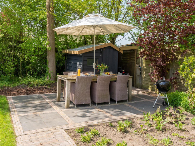 Food & Drinks 4, Luxury chalet near Ouddorp with garden, Goedereede