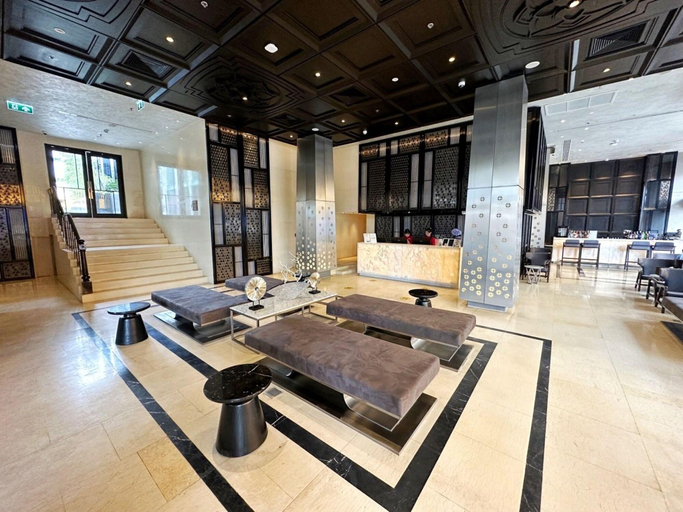 Public Area 2, Ayathorn Bangkok, Pom Pram Sattru