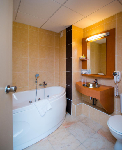 Bathroom 2, Brit Hotel Le Kerann Nantes St Herblain - Zac De La Lorie, Loire-Atlantique