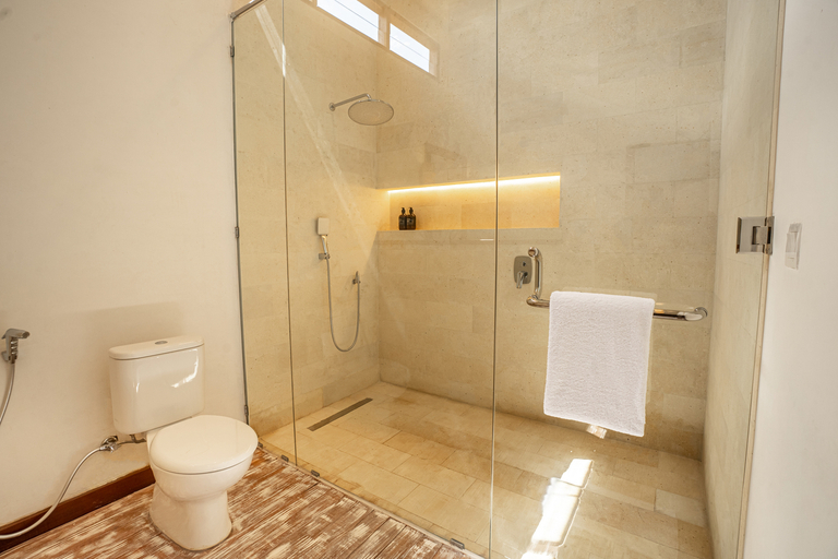Bathroom 5, Villa Tropical Svasti by Nakula, Badung
