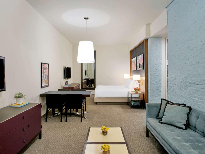 Bedroom 2, 21c Museum Hotel Louisville, Jefferson