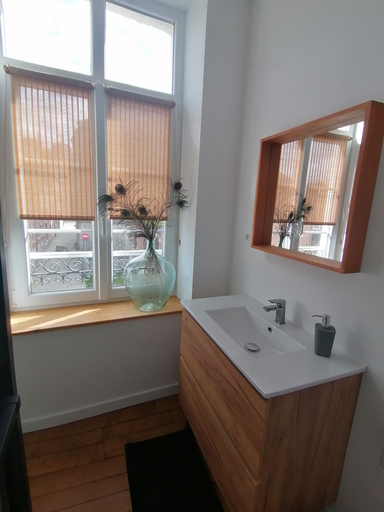 Bathroom 5, Le relais Napoléon, Nord