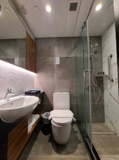 Bathroom 4, The Harbourview - Chinese YMCA of Hong Kong, Hong Kong Island