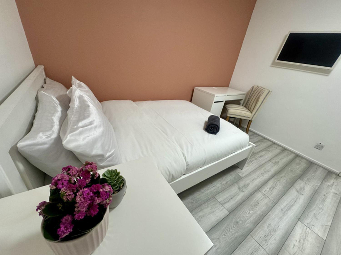 4, TOTTENHAM VELVET Suites, London