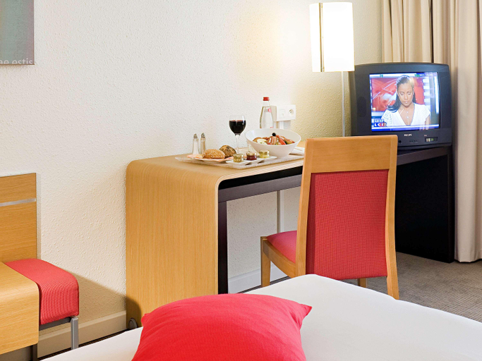 Bedroom 3, Novotel Amiens Pole Jules Verne, Somme