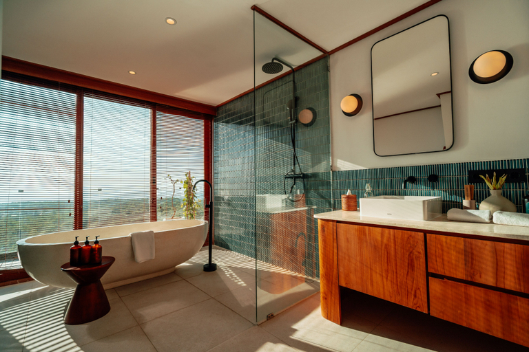 Bathroom 10
