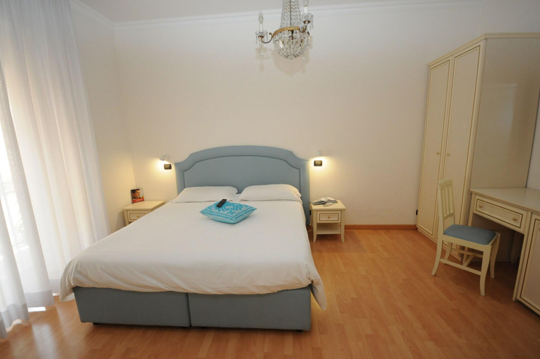 Bedroom 2, Roma Tiburtina Station, Rome
