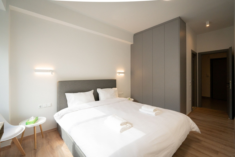 Room 5, LIV - Luminous Spacious Apartment in Pagrati, Attica