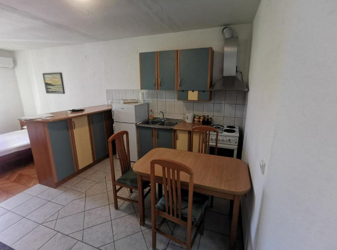 Others 5, Apartments White House, Supetar