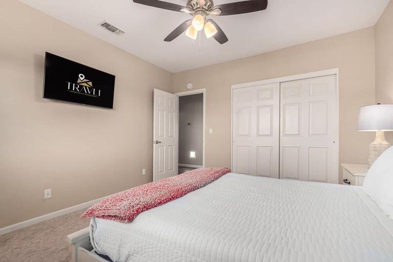 Room 3, Solstice on Summit Retreat Pool Putt Grn Sleeps 10, Maricopa