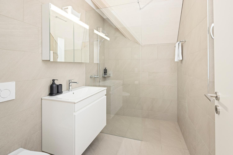 Bathroom 3, STAYY Flagship Limmattal Premium Apartments - 24h Self Check-in free Parking free EV Wallbox, Dietikon