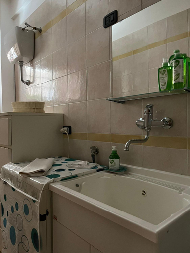 Bathroom 2, Normanni 28 - Private and Guest House, Salerno