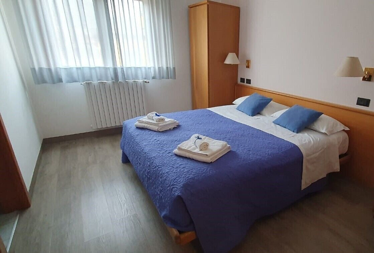 Bedroom 2, Hotel La Ruota, Sondrio