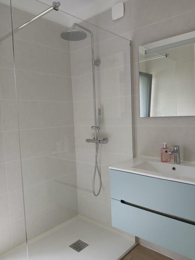 Shower, Chambre avec terrasse et salle de bain privative, Ille-et-Vilaine