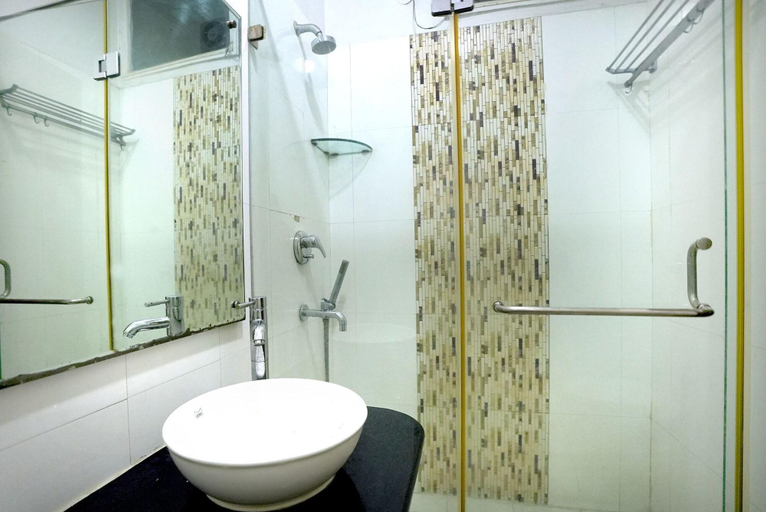 Bathroom 4, Hotel Oscar, Delhi
