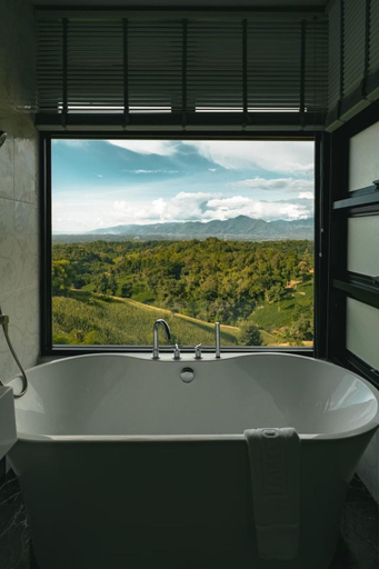 Bathroom 3, Mont De Pua , Pua