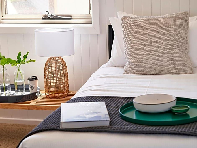 Bedroom 2, Peterborough House & Motel, Moyne - South