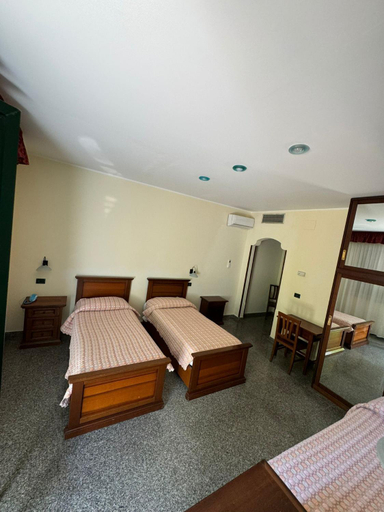 Bedroom 3, Arcobaleno Residence Hotel, Reggio Di Calabria