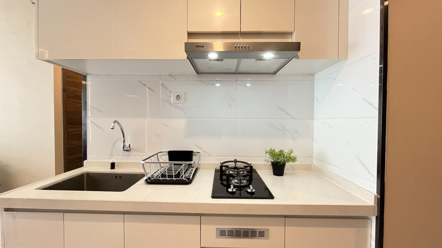 Others 4, Spacious and Stylish 3BR at Sky House BSD Apartment By Travelio, Tangerang Selatan