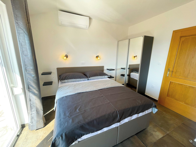 Bedroom 2, Soba Kira 6, Crikvenica