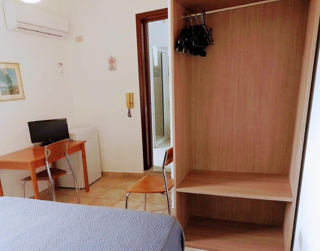 Bedroom 3, Hotel Pensione Cundari, Messina