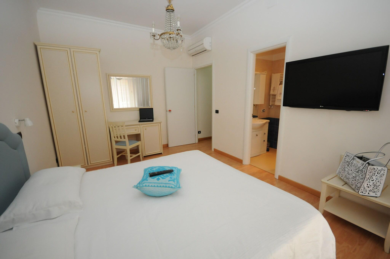 Bedroom 3, Roma Tiburtina Station, Rome