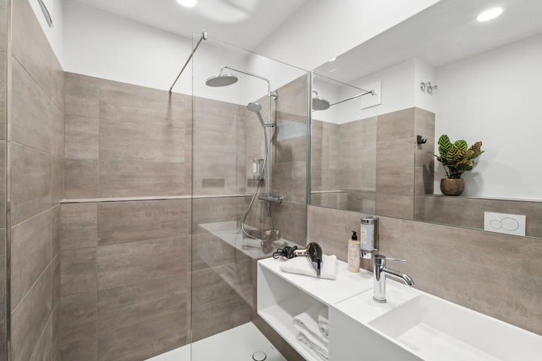 Bathroom 4, Nena Apartments Munchen City East, München