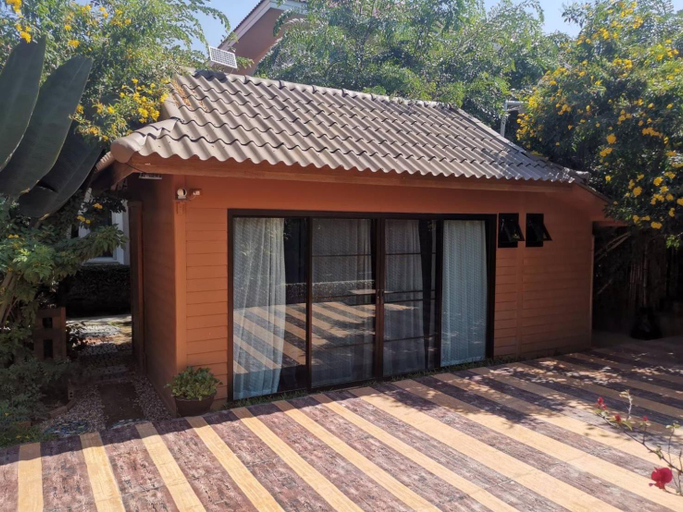 Exterior 2