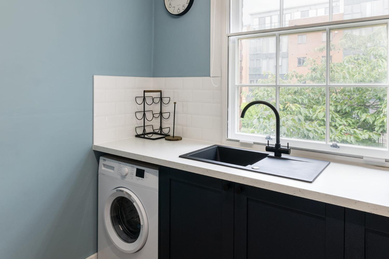 Kitchen 3, Host & Stay - The Quarter, Sefton