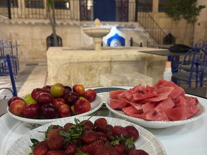 Food & Drinks 4, Kasr-i Nefes, Merkez