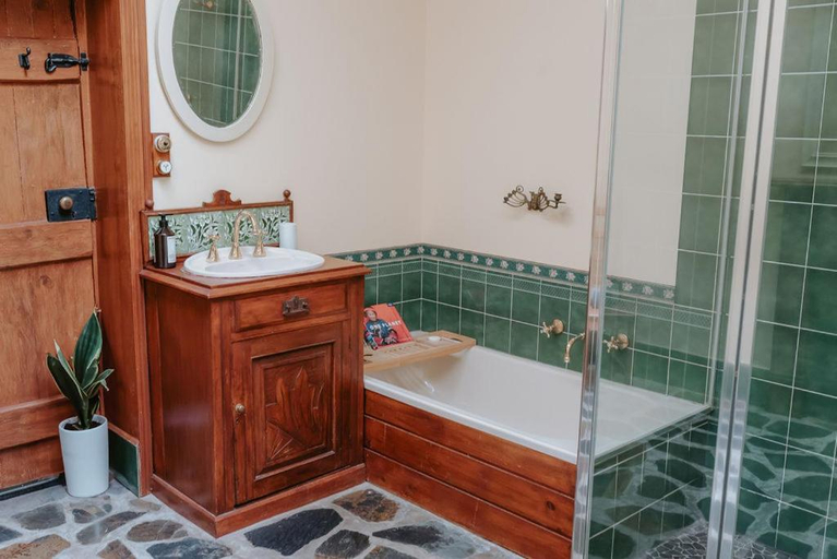 Bathroom, Cole-Brook Cottage Historic House, Adelaide