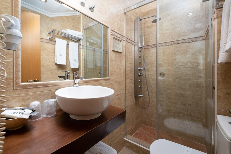 Bathroom 2, CimaVilla Rooms, Asturias