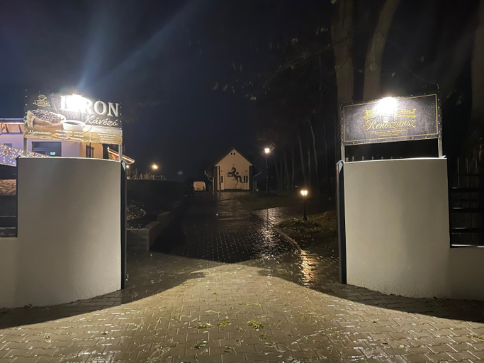 Others 2, Reneszansz Vendeghaz, Debrecen