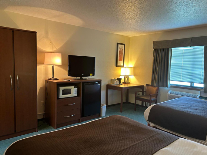 Bedroom 2, Northwoods Inn & Suites - Blackduck, Beltrami