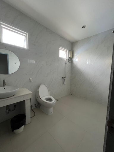 Bathroom 3, Chics Resort, Khlong Luang