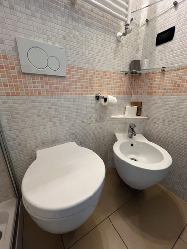 Bathroom 3, Casale Milleseicento, Alessandria