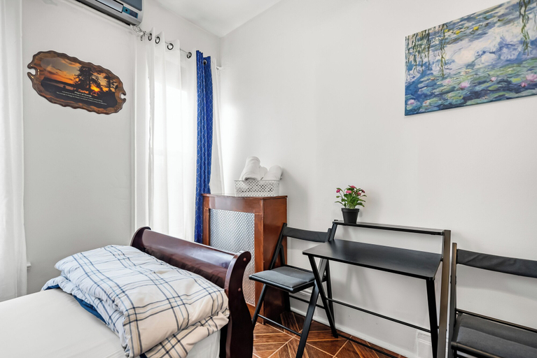 Bedroom 4, KLO Guest House, New York