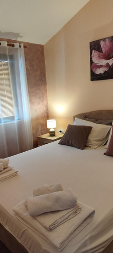 Bedroom 2, Sea and Sunshine 100m to beach,free parking,centar,View