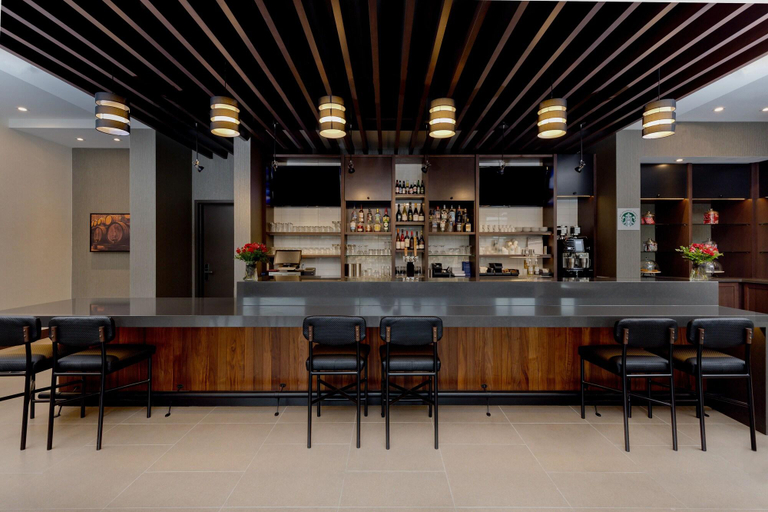 Food & Drinks 5, Hyatt Place Kelowna, Central Okanagan