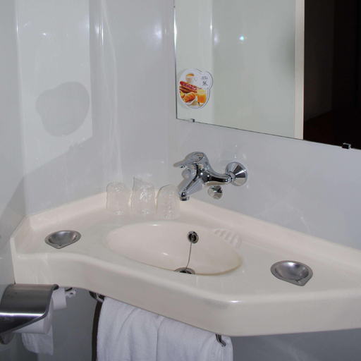 Bathroom 3, Premiere Classe Evreux, Eure