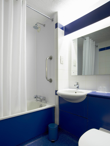 Bedroom 2, Travelodge Nottingham Central, Nottingham