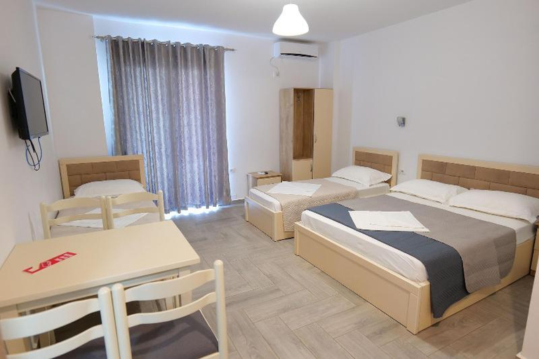 Others 5, Hotel Villa Adrian, Sarandës