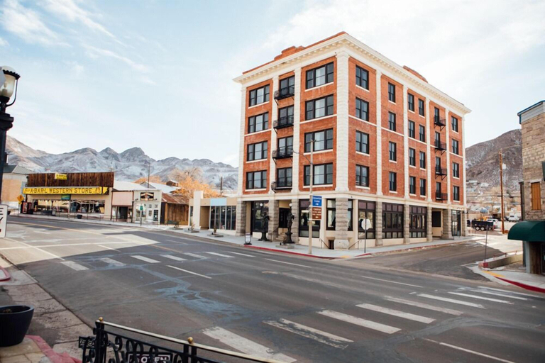Exterior & Views