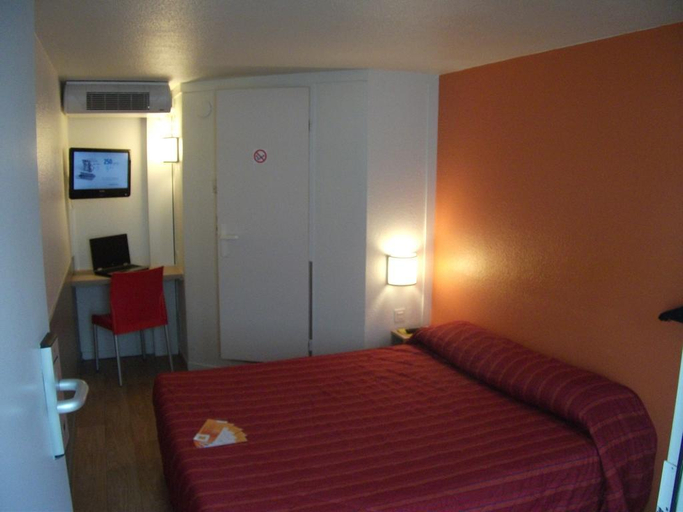 Bedroom 4, Premiere Classe Bayonne, Pyrénées-Atlantiques