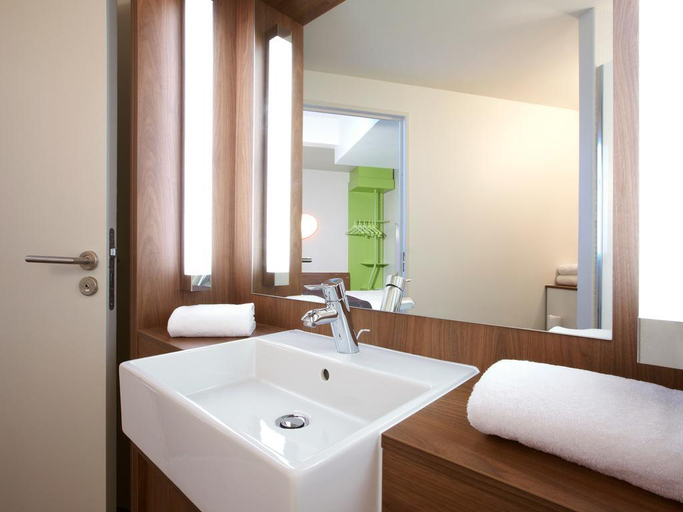 Bathroom 4, Campanile NATURE - Dijon Est Saint-Apollinaire, Côte-d'Or